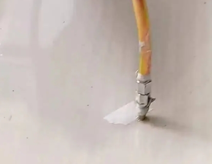 平凉瓷砖空鼓维修公司专业解答在瓷砖铺贴过程中，如果使用的砂料过粗（如全部使用了粗砂），可能会导致以下问题