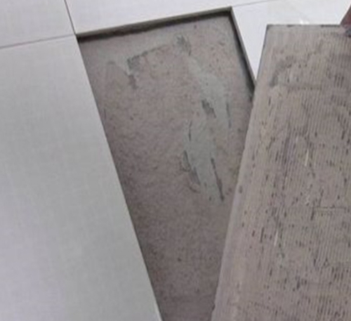 平凉瓷砖空鼓维修公司分享瓷砖铺贴时如果打浆（即涂抹在瓷砖背面和基层上的砂浆或瓷砖胶）过少，会带来以下问题